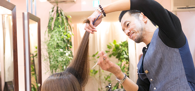 カット施術風景